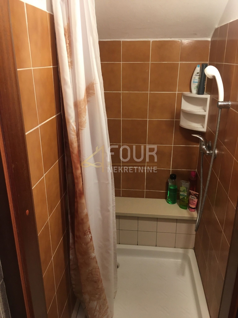 Trget, Raša, 247,26m2