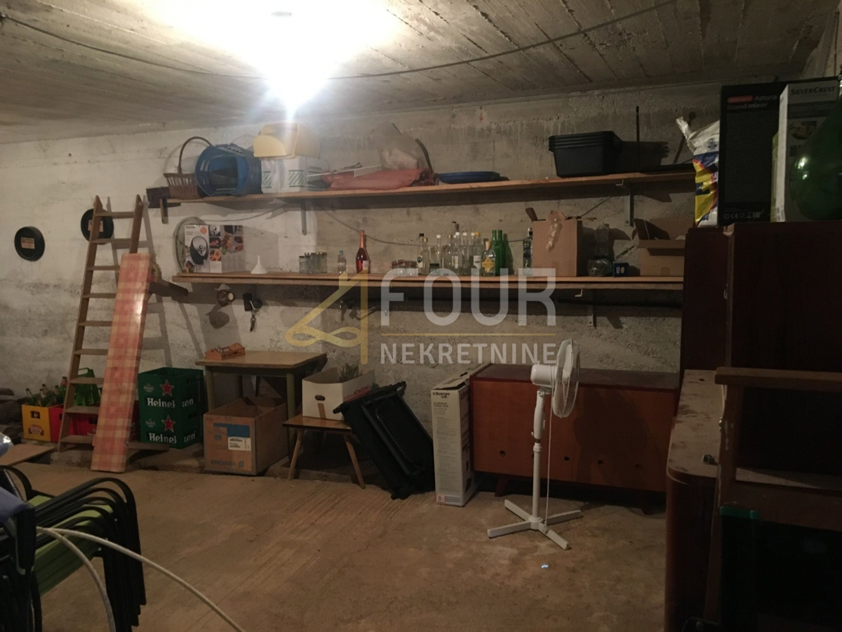 Trget, Raša, 247,26m2