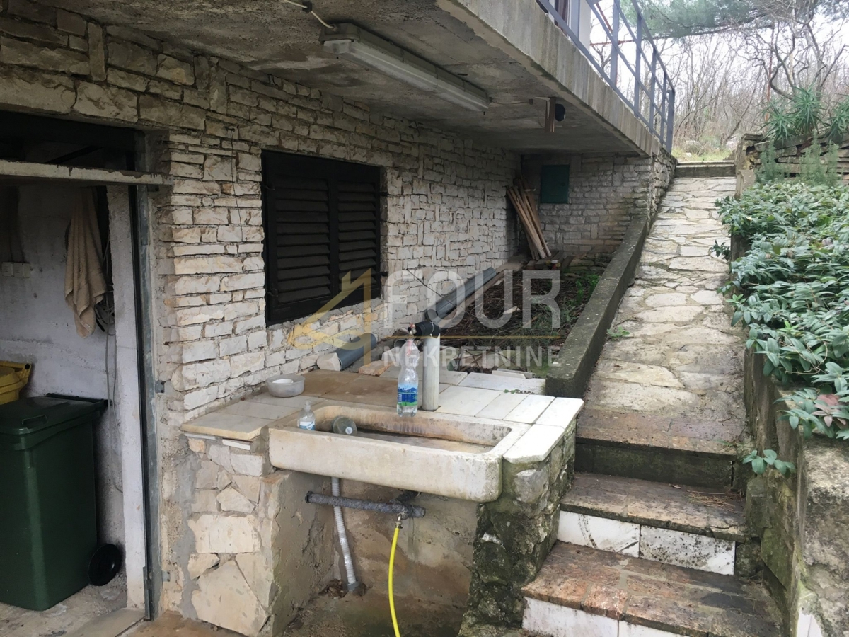 Trget, Raša, 247,26m2