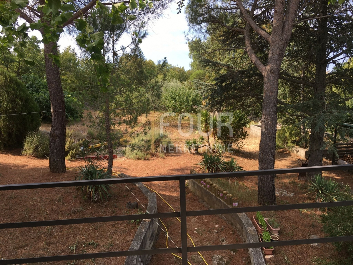 Trget, Raša, 247,26m2