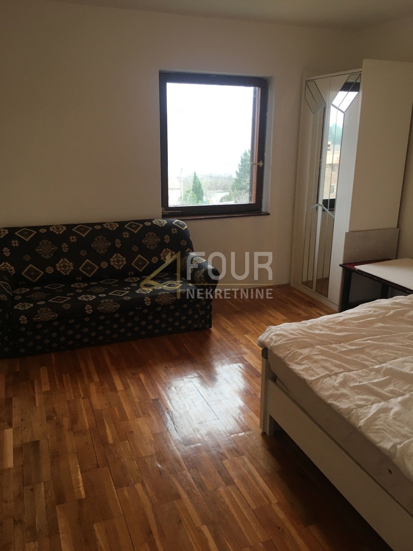 Trget, Raša, 247,26m2