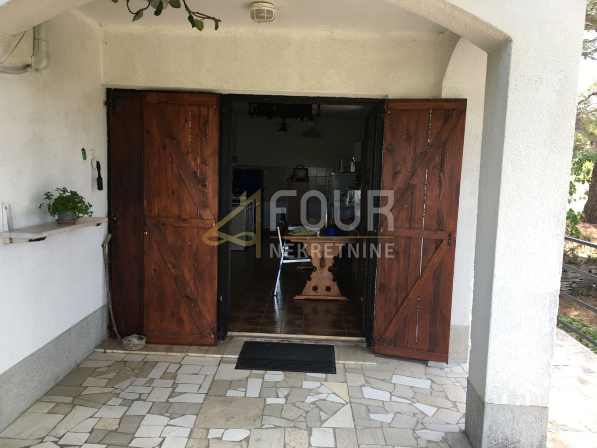 Trget, Raša, 247,26m2