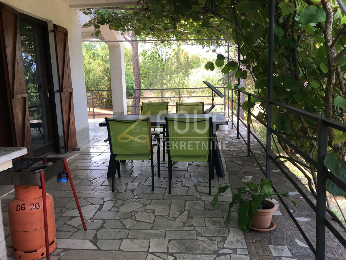 Trget, Raša, 247,26m2