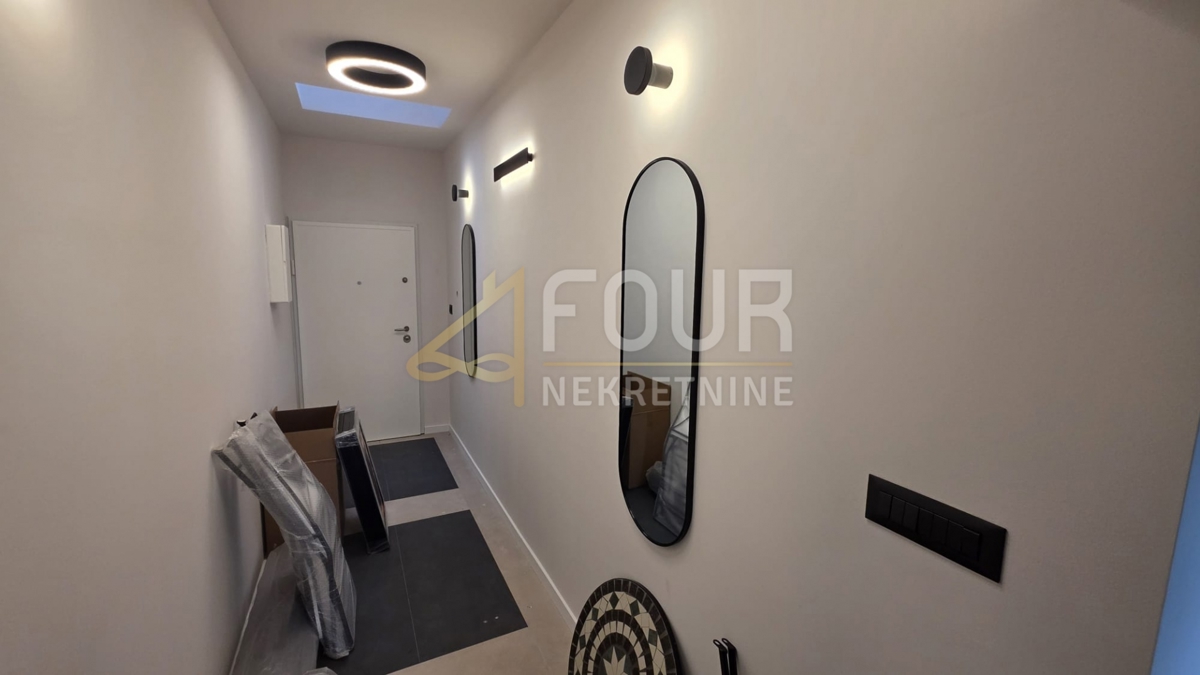 Fiume, centro cittadino, monolocale più soggiorno con cucina, 28.08m2, balcone