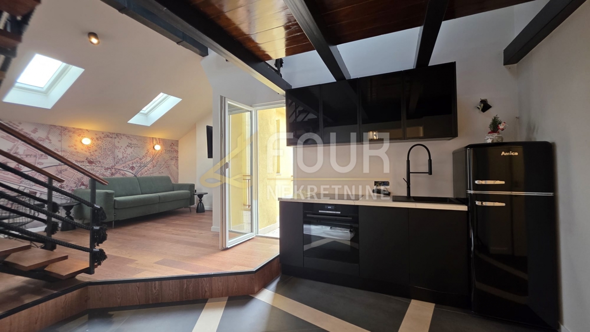 Fiume, centro cittadino, monolocale più soggiorno con cucina, 28.08m2, balcone