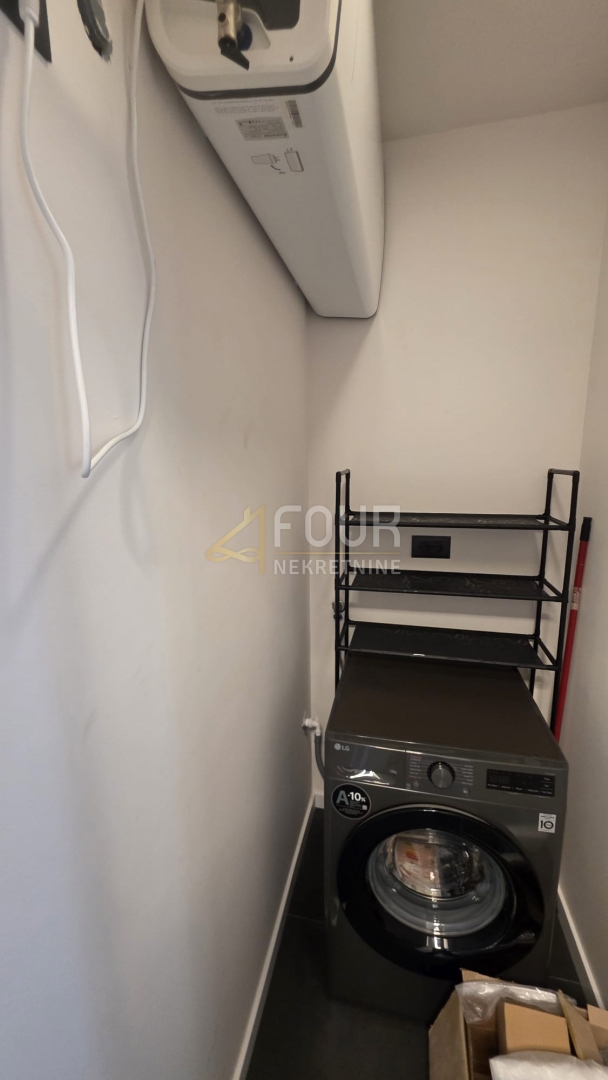 Fiume, centro cittadino, monolocale più soggiorno con cucina, 28.08m2, balcone