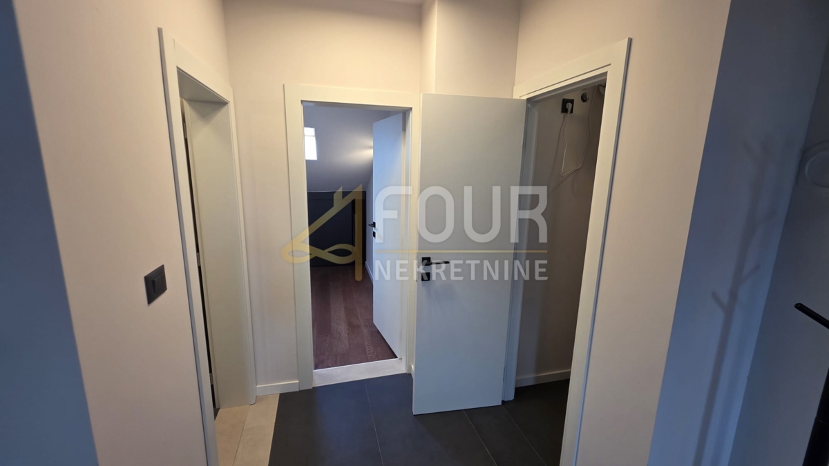 Fiume, centro cittadino, monolocale più soggiorno con cucina, 28.08m2, balcone