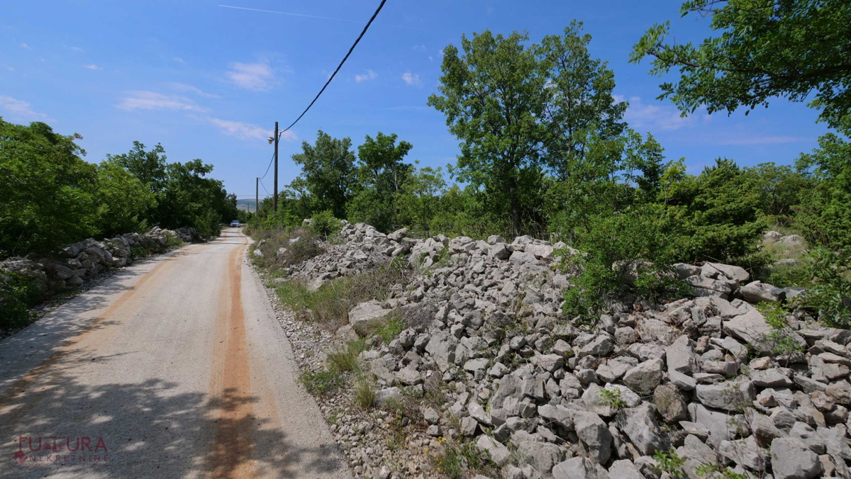 STARIGRD - SELINE, VENDITA TERRENO EDIFICABILE 3264 M2