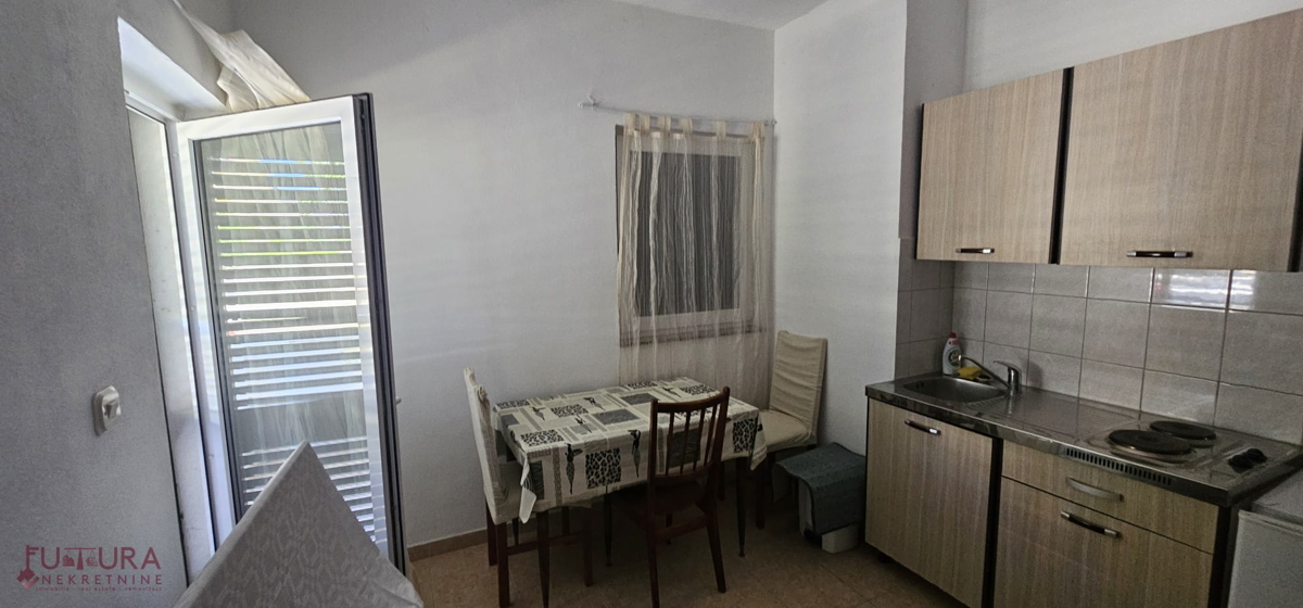 PAG - POVLJANA, CASA 300M2, 6 APPARTAMENTI, VENDITA, GARAGE, VISTA, POSIZIONE!!