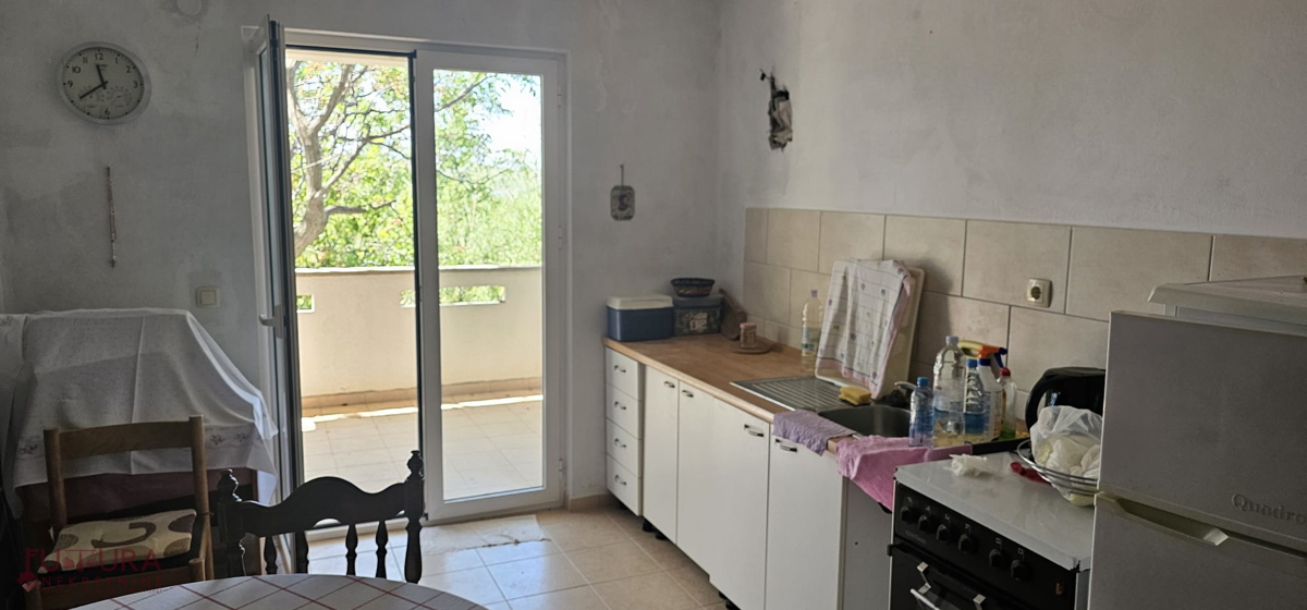 PAG - POVLJANA, CASA 300M2, 6 APPARTAMENTI, VENDITA, GARAGE, VISTA, POSIZIONE!!