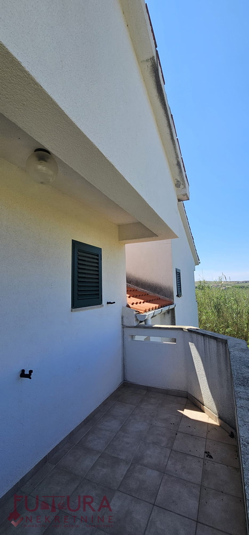 PAG - POVLJANA, CASA 300M2, 6 APPARTAMENTI, VENDITA, GARAGE, VISTA, POSIZIONE!!