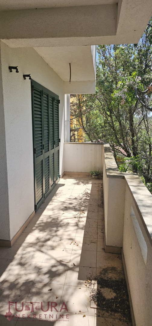 PAG - POVLJANA, CASA 300M2, 6 APPARTAMENTI, VENDITA, GARAGE, VISTA, POSIZIONE!!