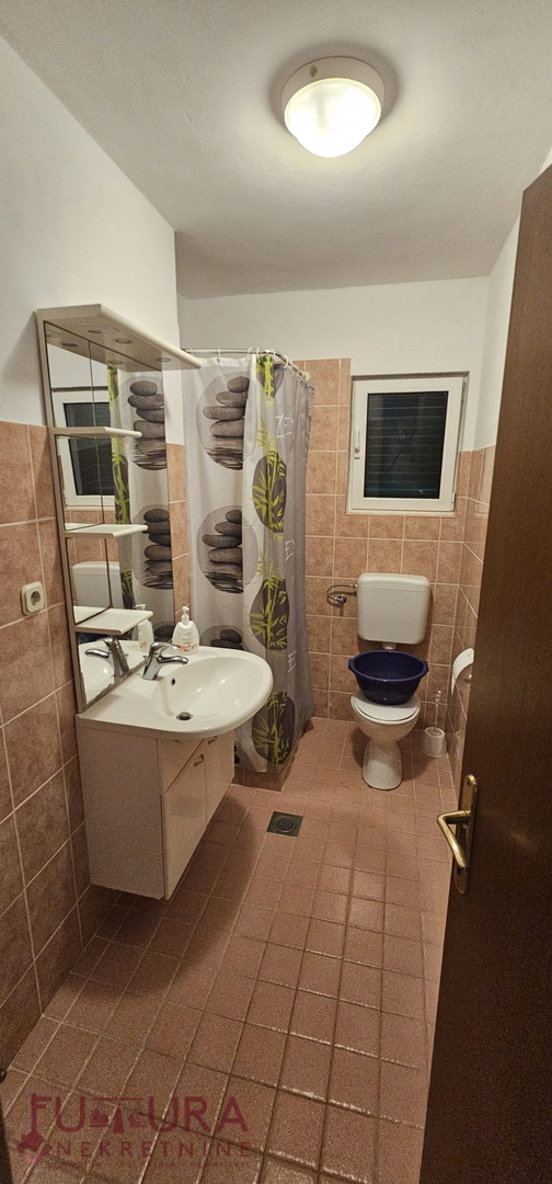 PAG - POVLJANA, CASA 300M2, 6 APPARTAMENTI, VENDITA, GARAGE, VISTA, POSIZIONE!!