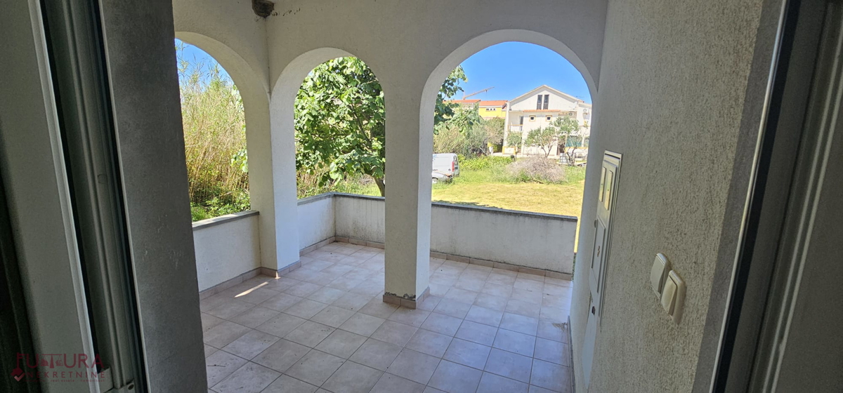 PAG - POVLJANA, CASA 300M2, 6 APPARTAMENTI, VENDITA, GARAGE, VISTA, POSIZIONE!!