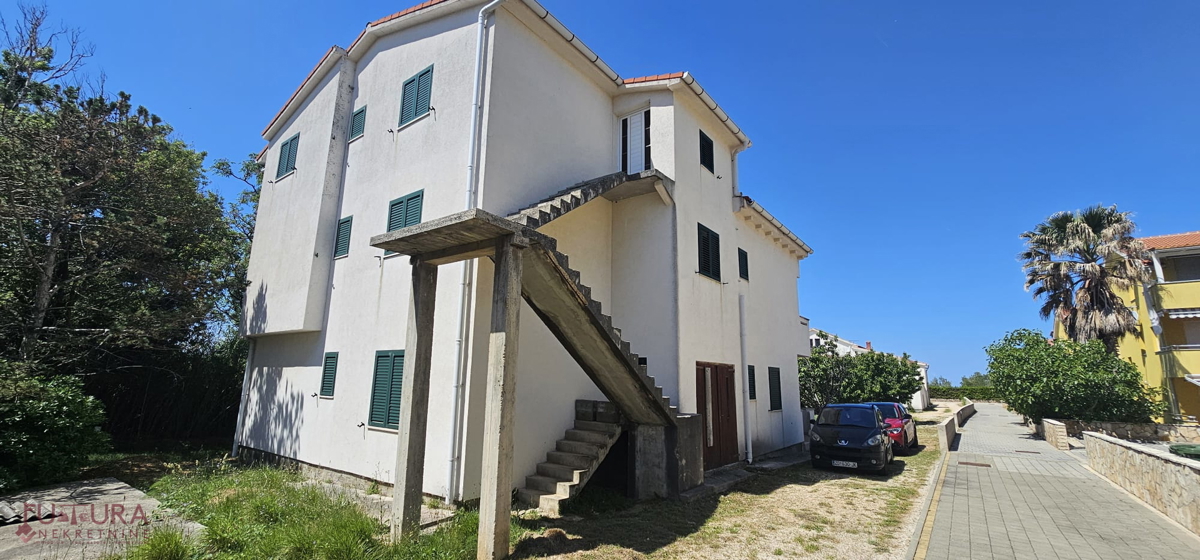 PAG - POVLJANA, CASA 300M2, 6 APPARTAMENTI, VENDITA, GARAGE, VISTA, POSIZIONE!!