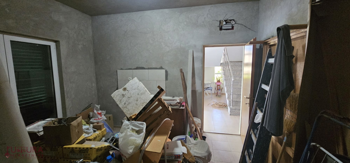 PAG - POVLJANA, CASA 300M2, 6 APPARTAMENTI, VENDITA, GARAGE, VISTA, POSIZIONE!!