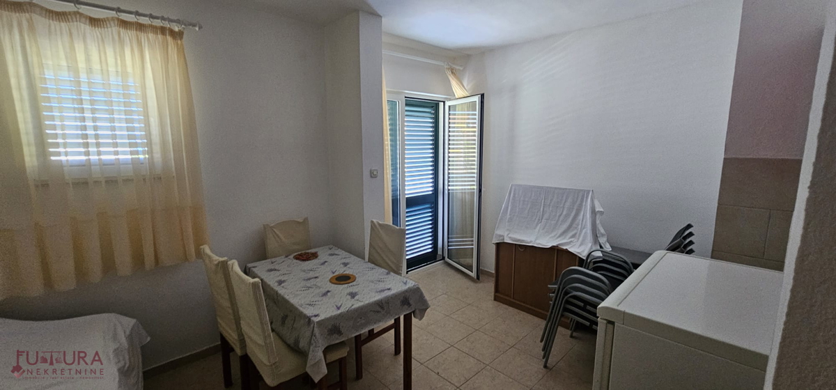 PAG - POVLJANA, CASA 300M2, 6 APPARTAMENTI, VENDITA, GARAGE, VISTA, POSIZIONE!!