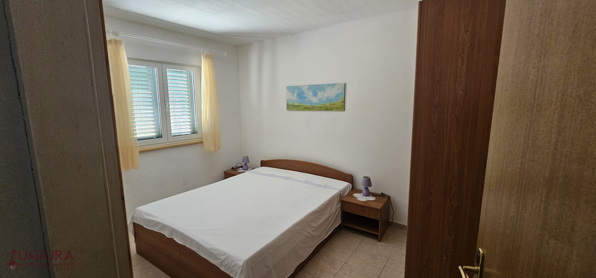 PAG - POVLJANA, CASA 300M2, 6 APPARTAMENTI, VENDITA, GARAGE, VISTA, POSIZIONE!!