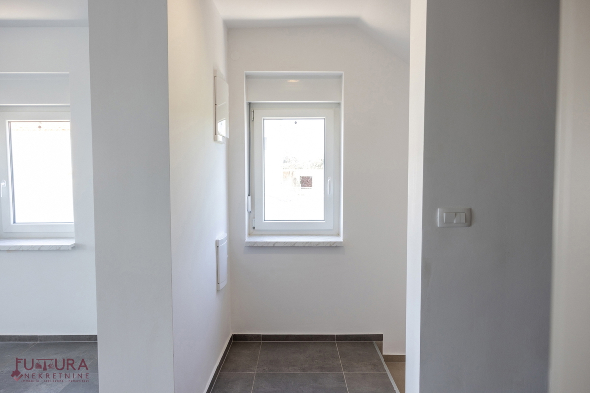 PAG - MANDRE, APPARTAMENTO 100,32 M2, VENDITA, VISTA, GIARDINO, GARAGE, POSIZIONE!!!