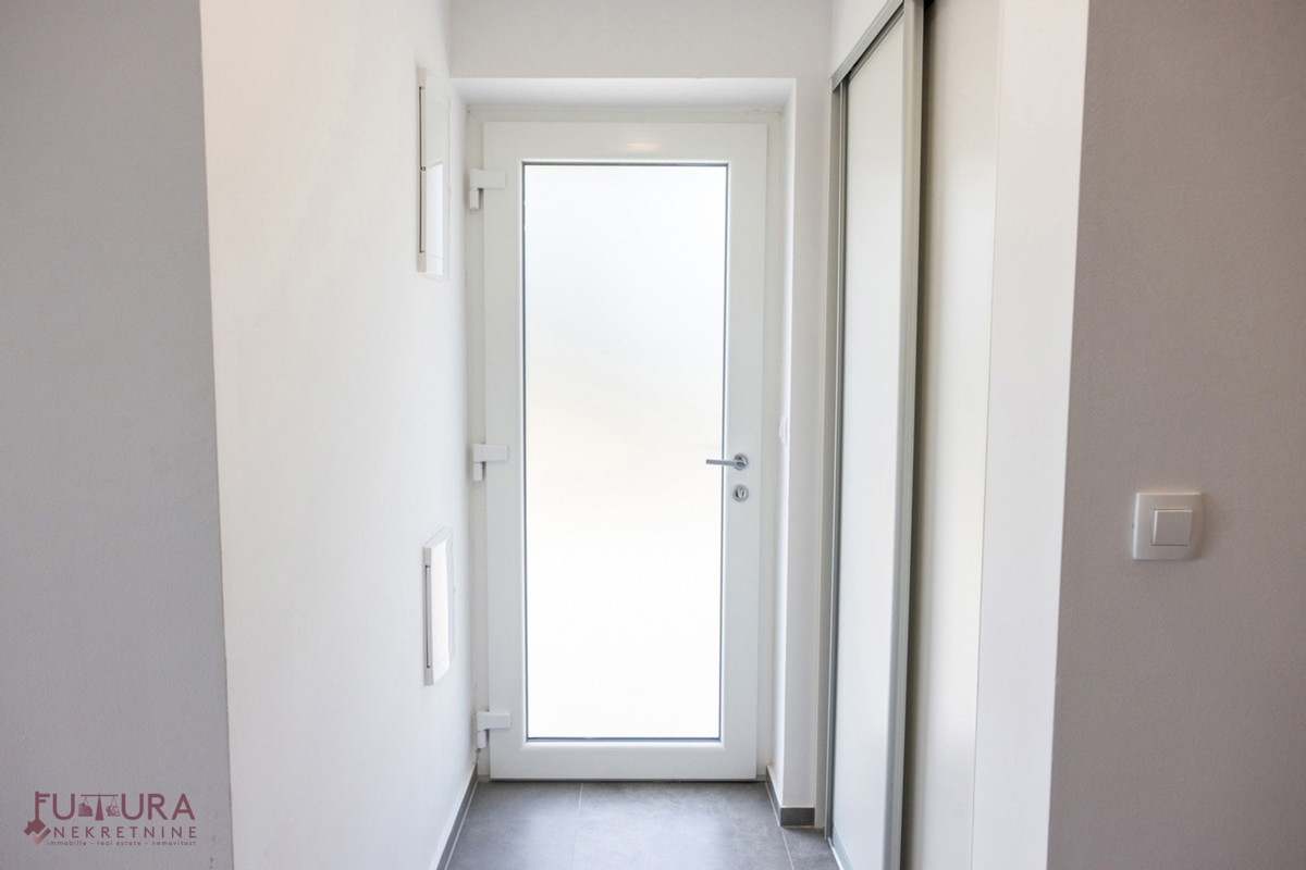 PAG - MANDRE, APPARTAMENTO 100,32 M2, VENDITA, VISTA, GIARDINO, GARAGE, POSIZIONE!!!