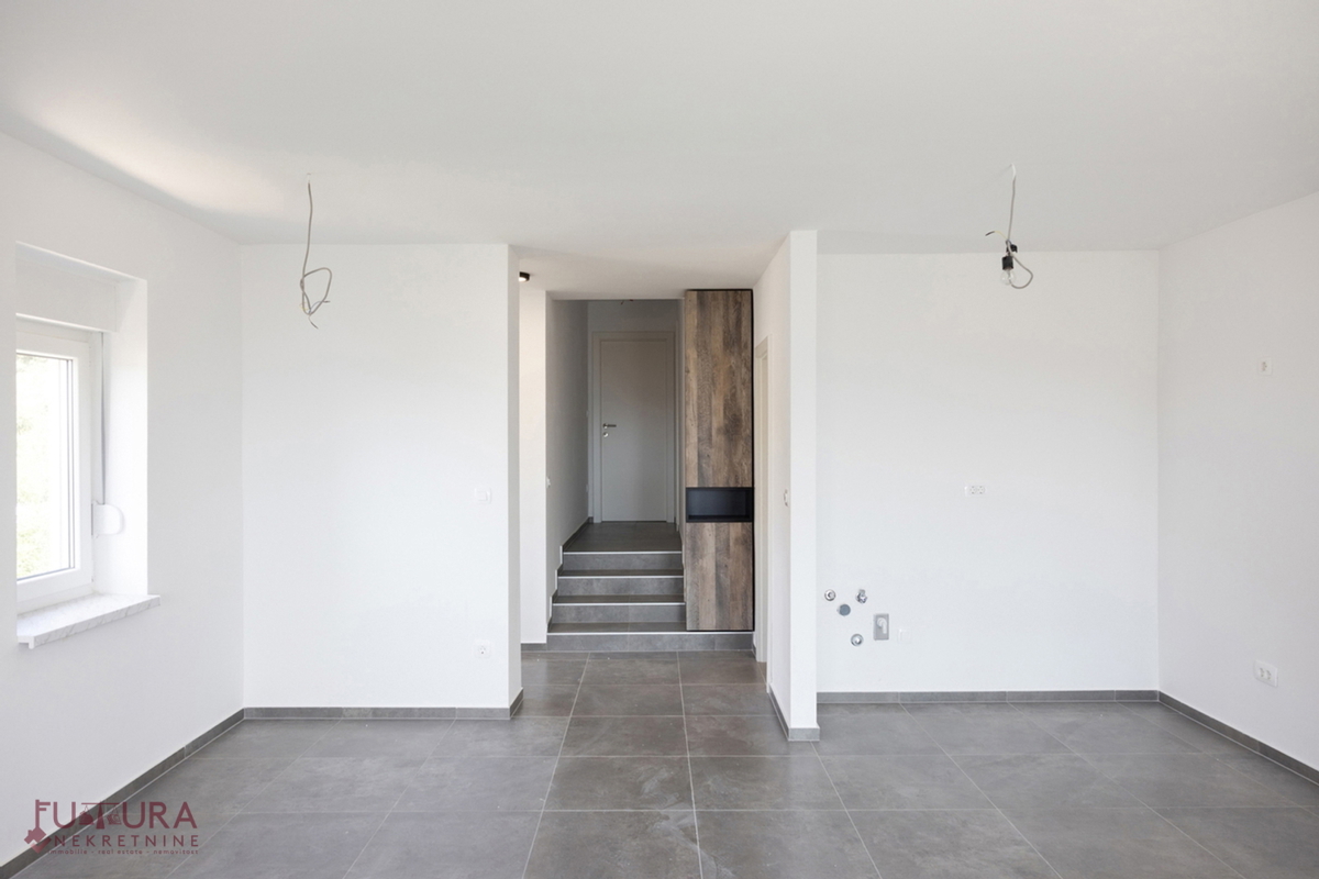PAG - MANDRE, APPARTAMENTO 100,32 M2, VENDITA, VISTA, GIARDINO, GARAGE, POSIZIONE!!!