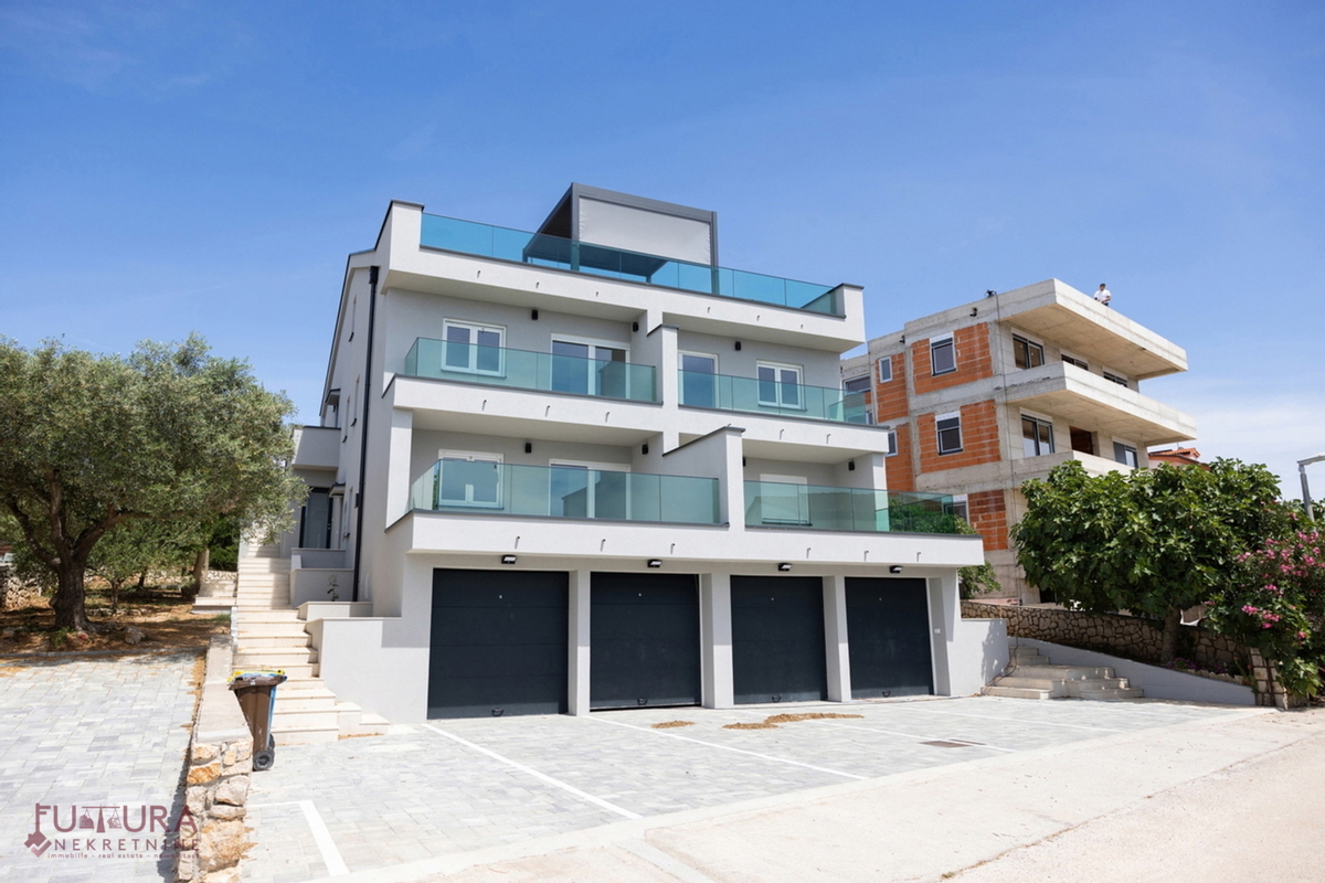 PAG - MANDRE, APPARTAMENTO 100,32 M2, VENDITA, VISTA, GIARDINO, GARAGE, POSIZIONE!!!