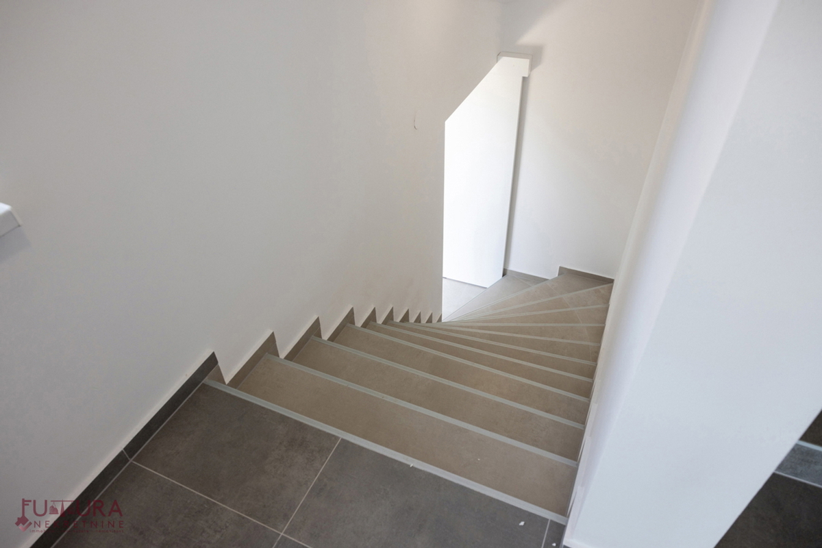 PAG - MANDRE, APPARTAMENTO 100,32 M2, VENDITA, VISTA, GIARDINO, GARAGE, POSIZIONE!!!