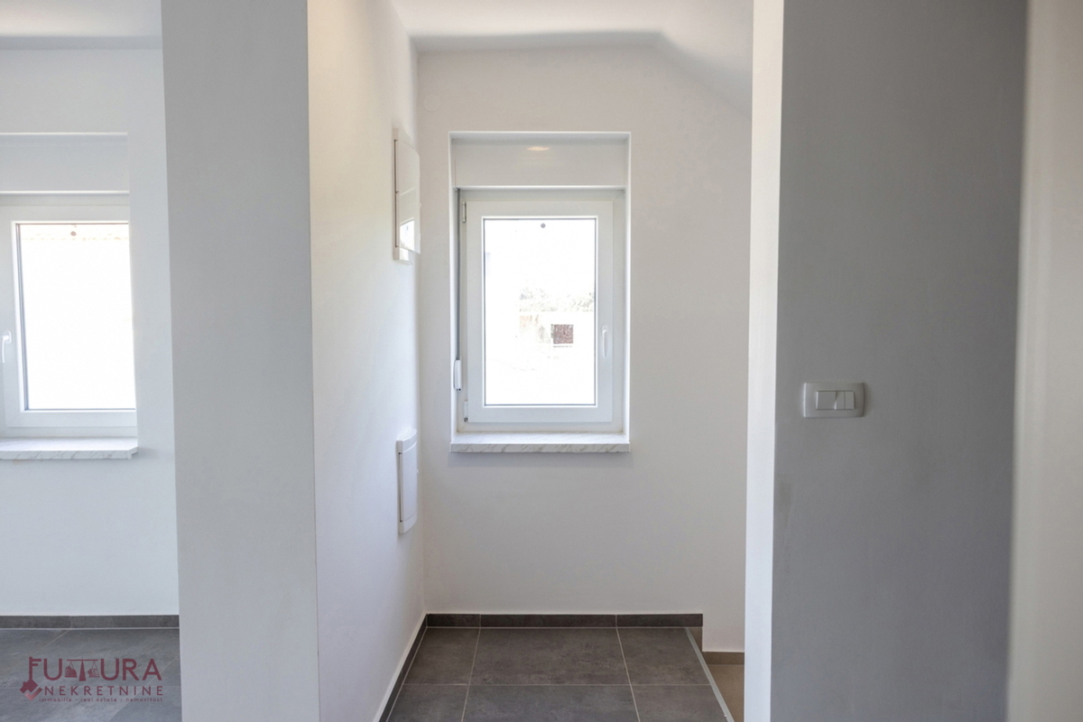PAG - MANDRE, APPARTAMENTO 100,32 M2, VENDITA, VISTA, GIARDINO, GARAGE, POSIZIONE!!!