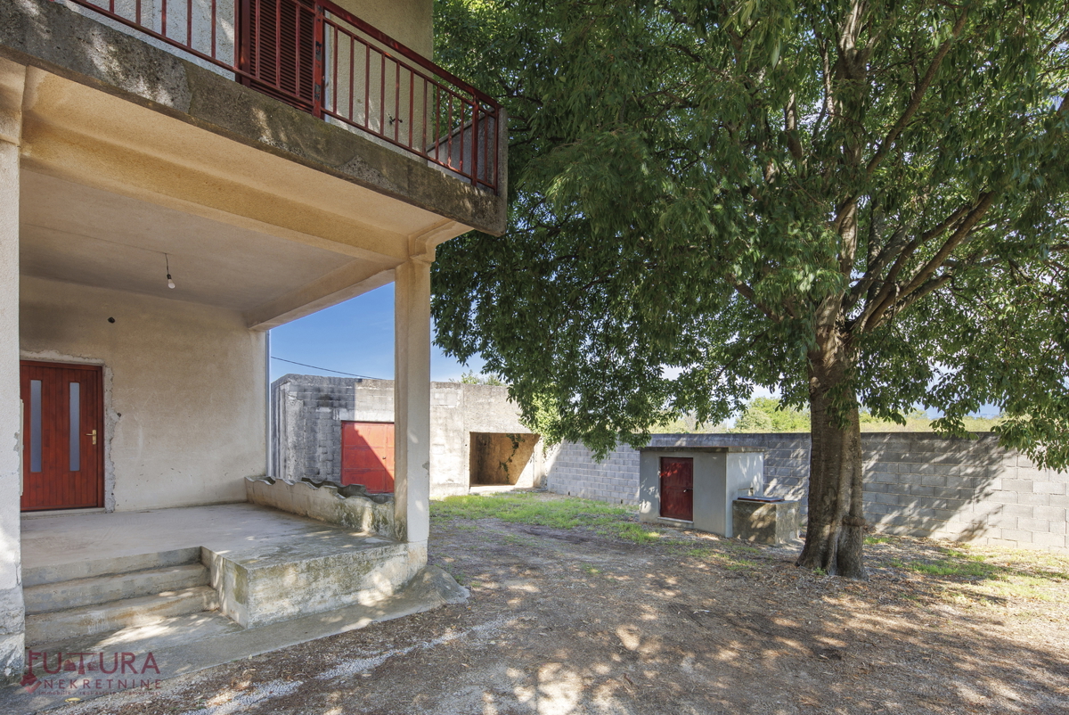 ZADAR - SMILČIĆ, CASA 470 M2, VENDITA, GARAGE!