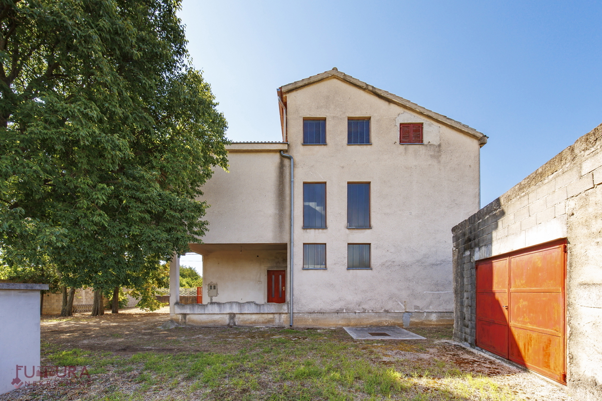 ZADAR - SMILČIĆ, CASA 470 M2, VENDITA, GARAGE!