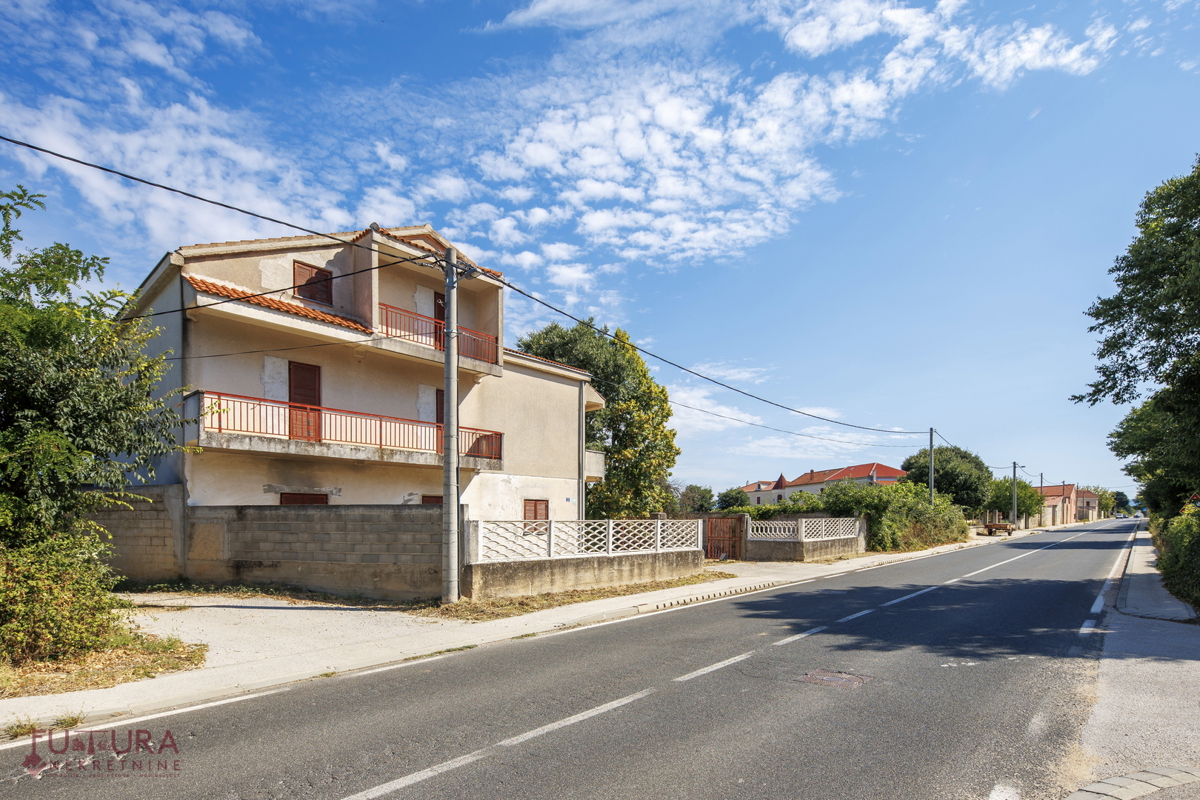ZADAR - SMILČIĆ, CASA 470 M2, VENDITA, GARAGE!
