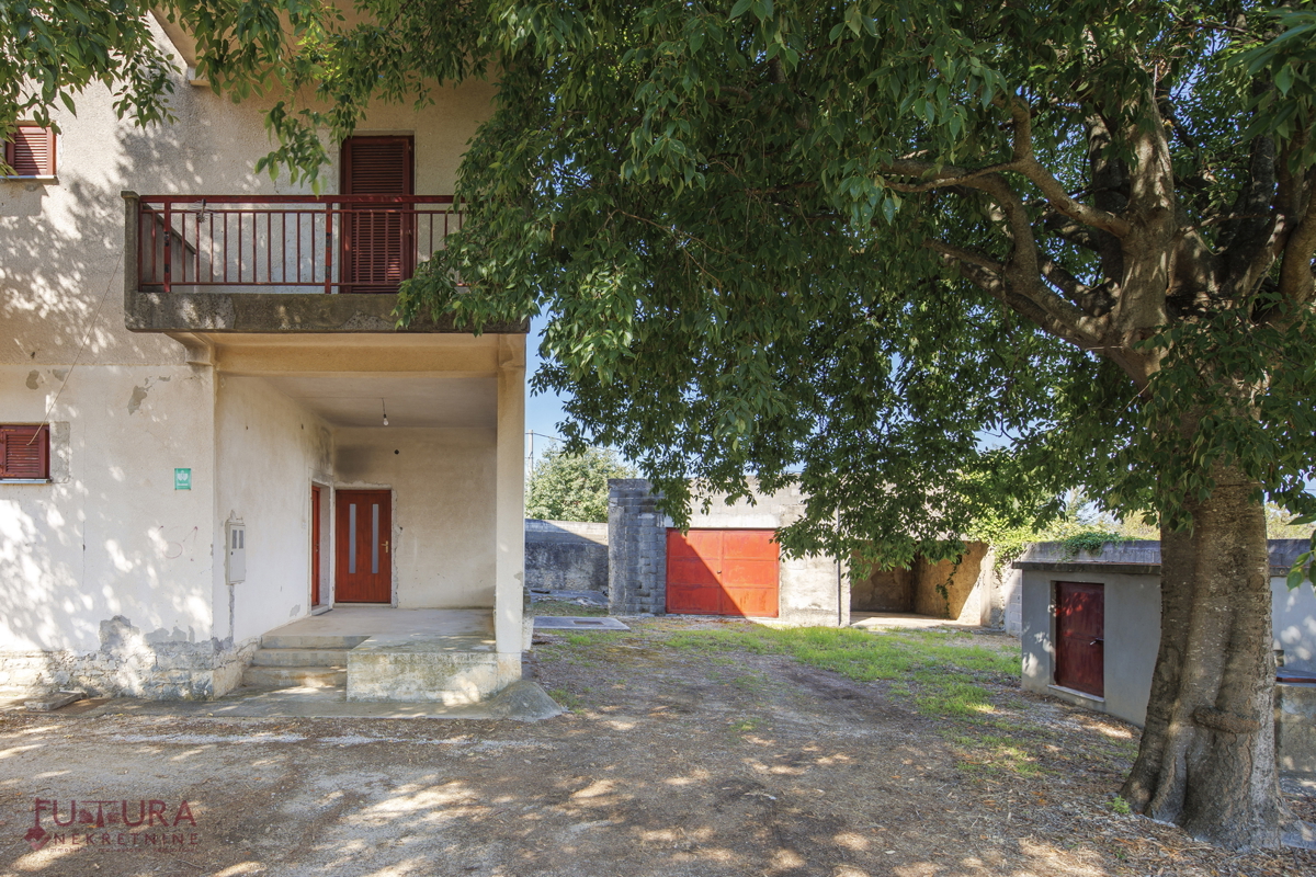 ZADAR - SMILČIĆ, CASA 470 M2, VENDITA, GARAGE!