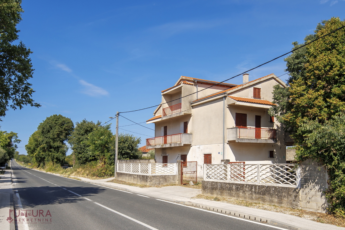 ZADAR - SMILČIĆ, CASA 470 M2, VENDITA, GARAGE!