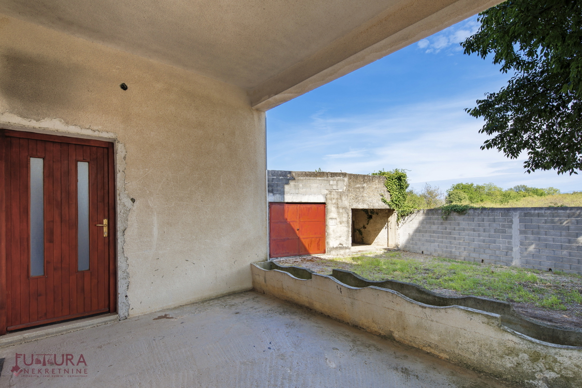 ZADAR - SMILČIĆ, CASA 470 M2, VENDITA, GARAGE!