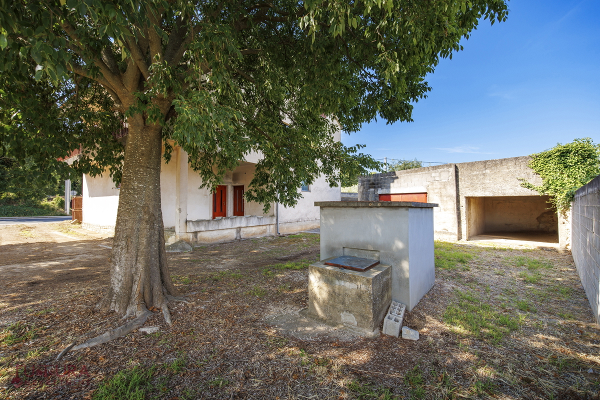 ZADAR - SMILČIĆ, CASA 470 M2, VENDITA, GARAGE!