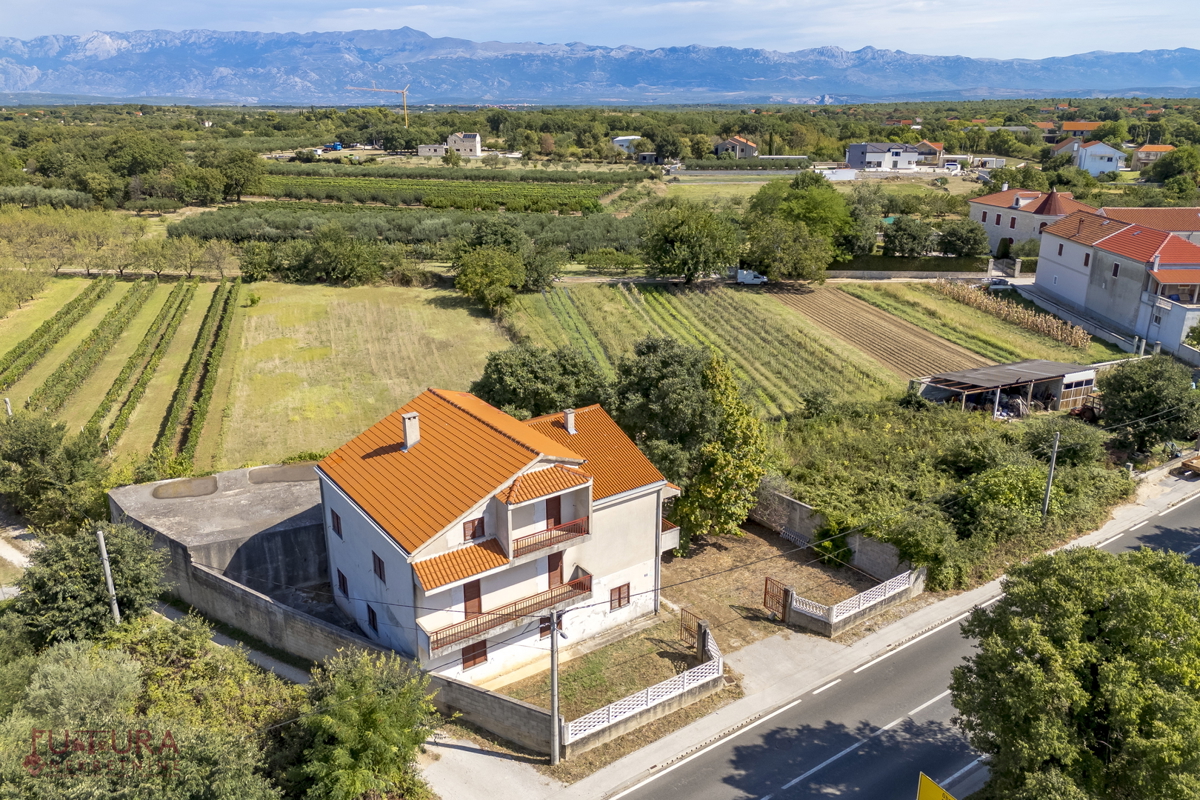 ZADAR - SMILČIĆ, CASA 470 M2, VENDITA, GARAGE!