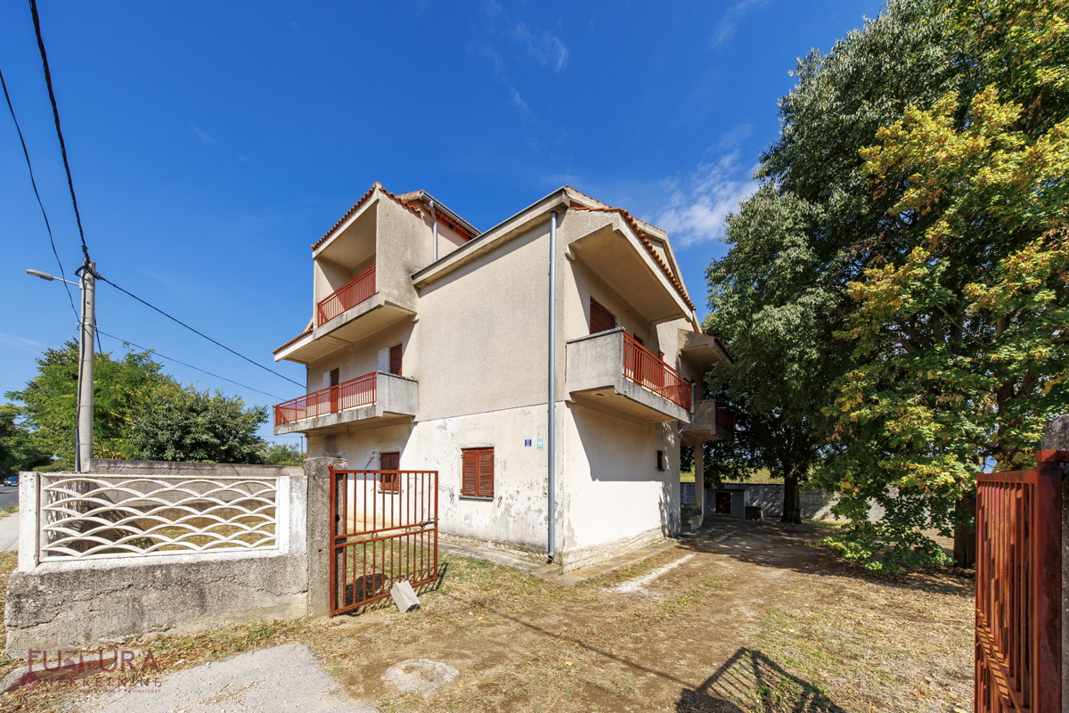 ZADAR - SMILČIĆ, CASA 470 M2, VENDITA, GARAGE!