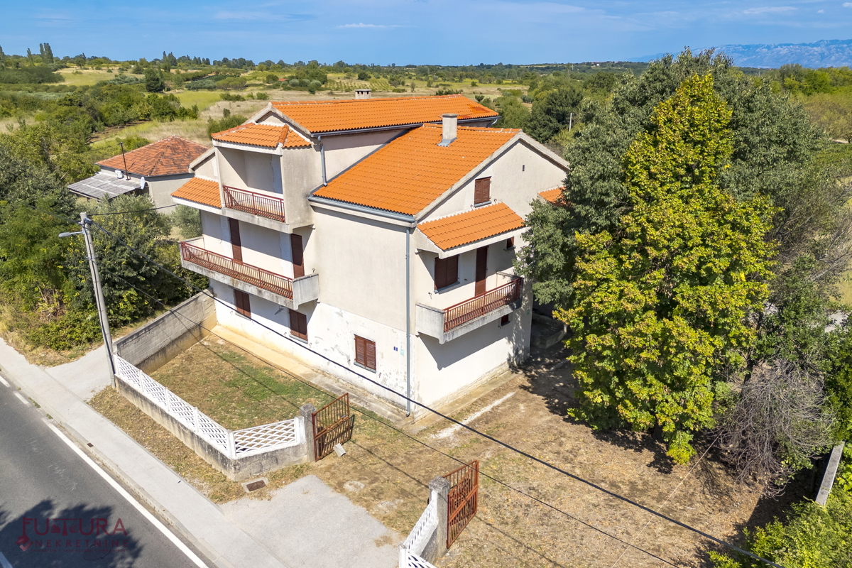 ZADAR - SMILČIĆ, CASA 470 M2, VENDITA, GARAGE!