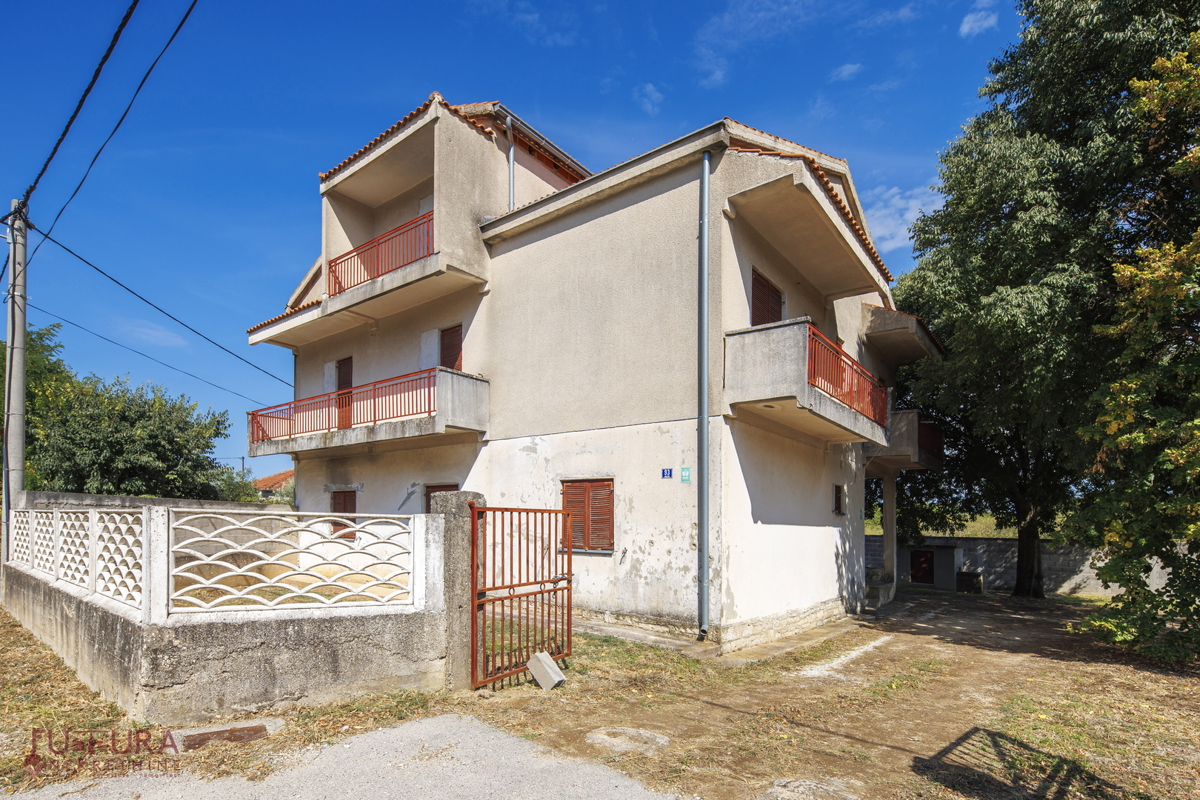ZADAR - SMILČIĆ, CASA 470 M2, VENDITA, GARAGE!