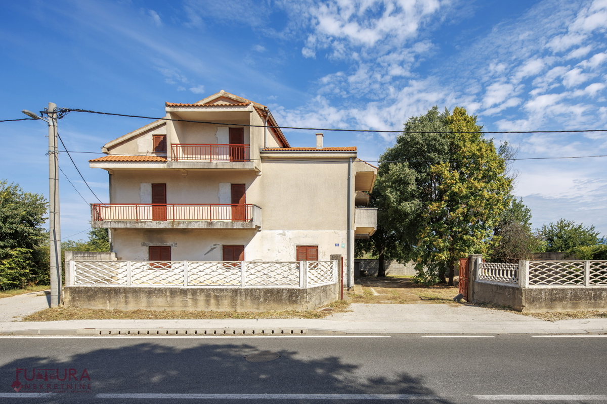 ZADAR - SMILČIĆ, CASA 470 M2, VENDITA, GARAGE!