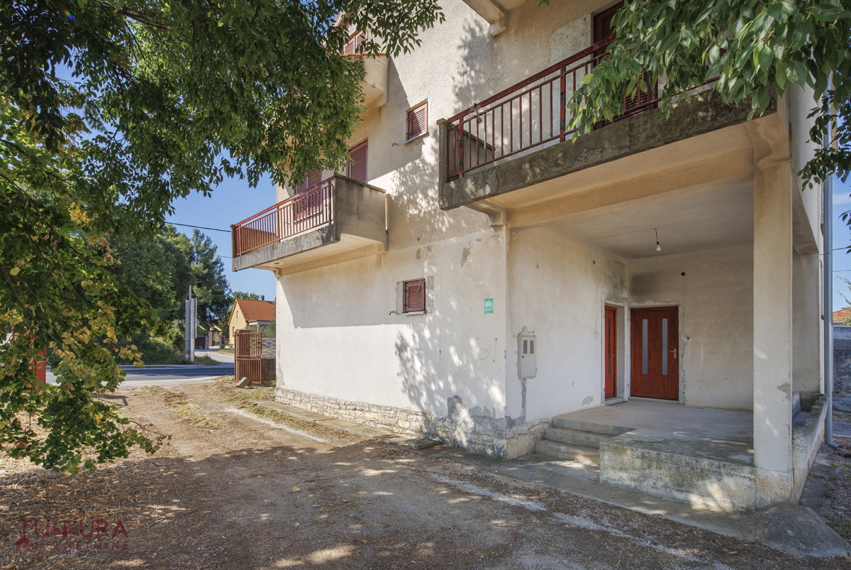 ZADAR - SMILČIĆ, CASA 470 M2, VENDITA, GARAGE!