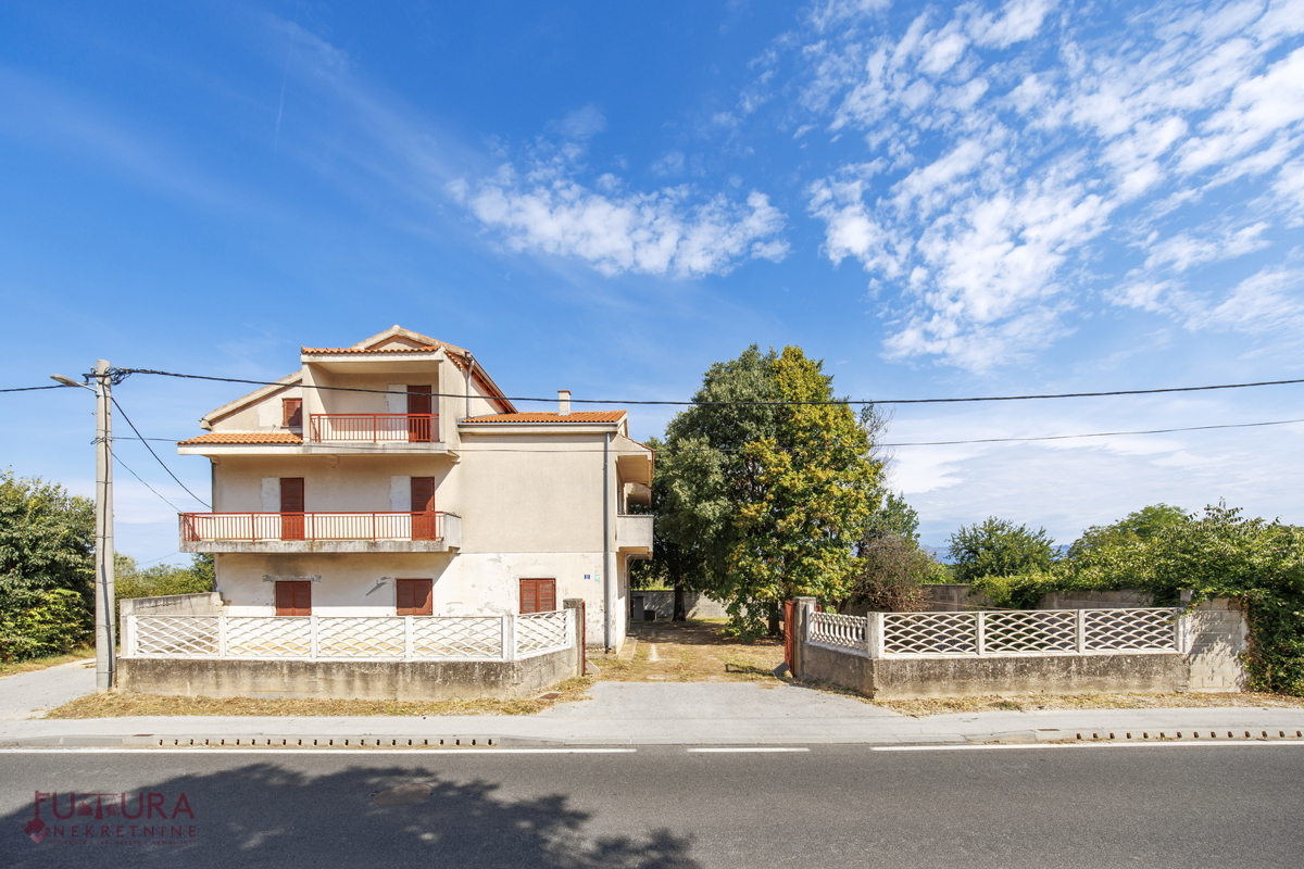 ZADAR - SMILČIĆ, CASA 470 M2, VENDITA, GARAGE!