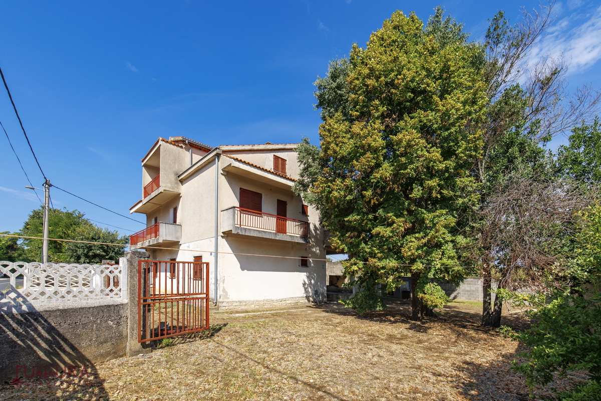 ZADAR - SMILČIĆ, CASA 470 M2, VENDITA, GARAGE!