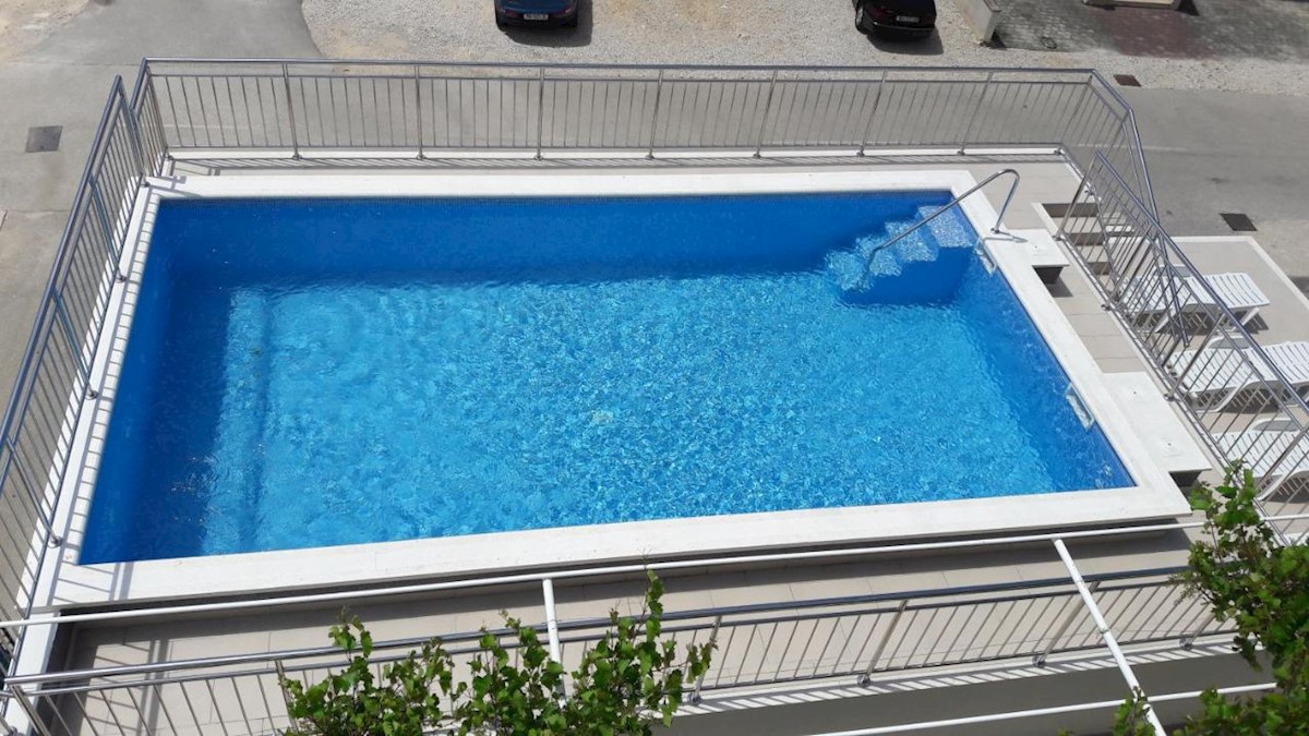 Casa con 6 appartamenti e piscina a Makarska