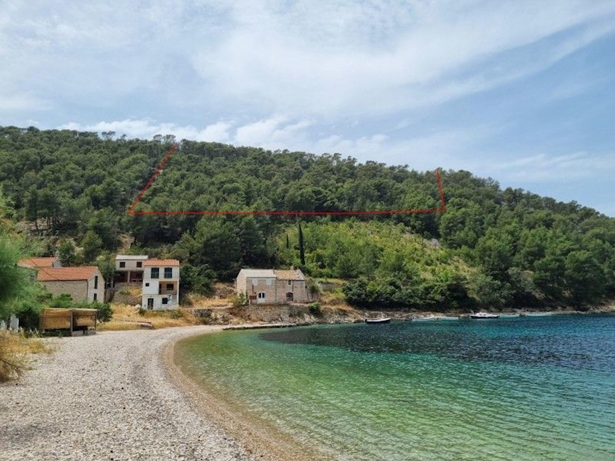 Terreno edificabile vicino alla spiaggia Stiniva sull'isola di Hvar