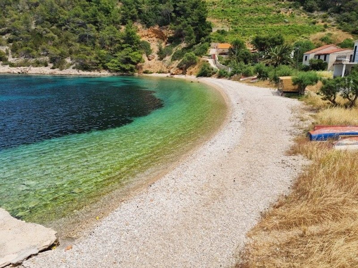 Terreno edificabile vicino alla spiaggia Stiniva sull'isola di Hvar