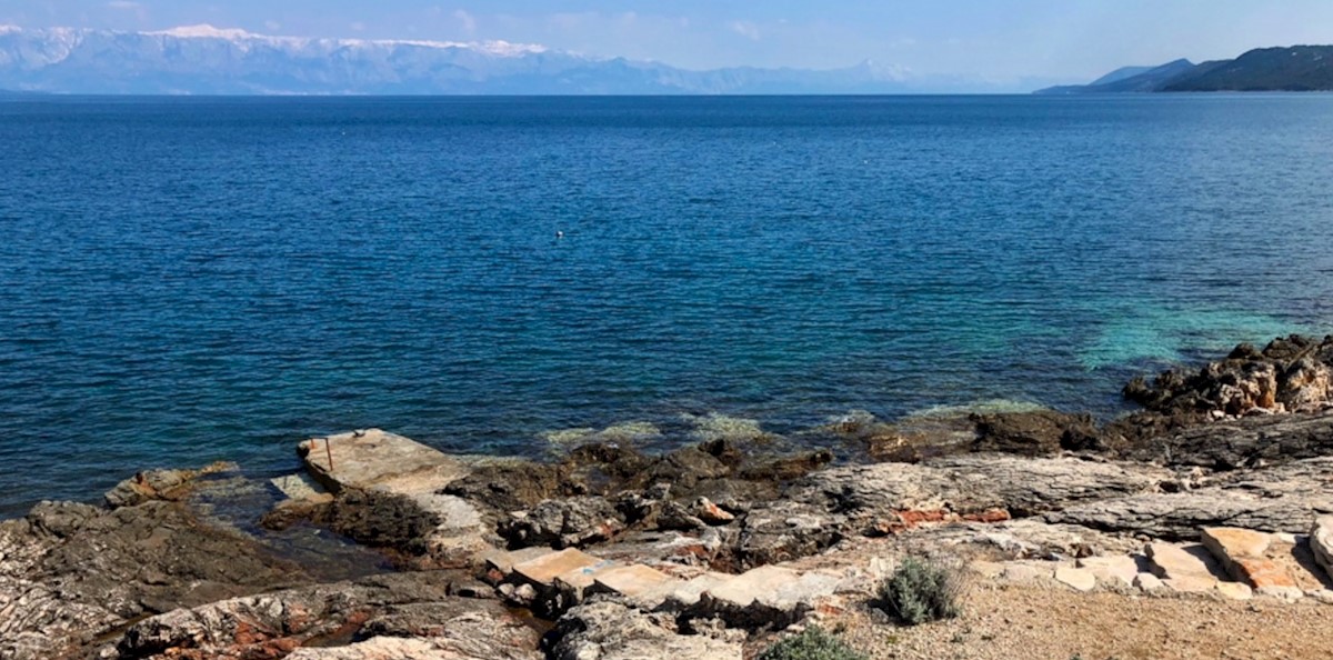 Atterrare a Hvar, prima fila dal mare