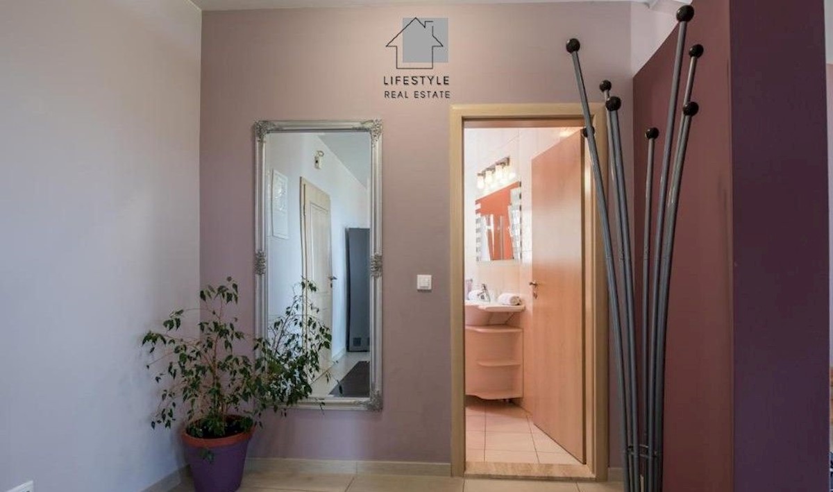 Villa di lusso con due piscine sopra Solin, a pochi chilometri da Spalato