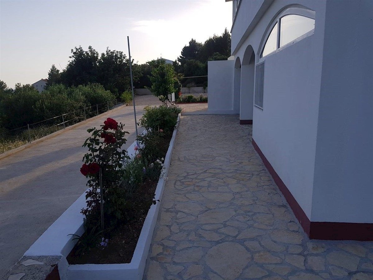 Casa indipendente con vista mare sul lato sud di Hvar