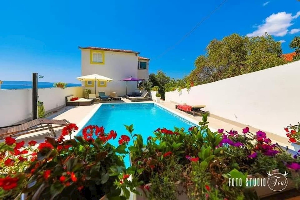 Villa con piscina e splendida vista mare a Okrug, Čiovo